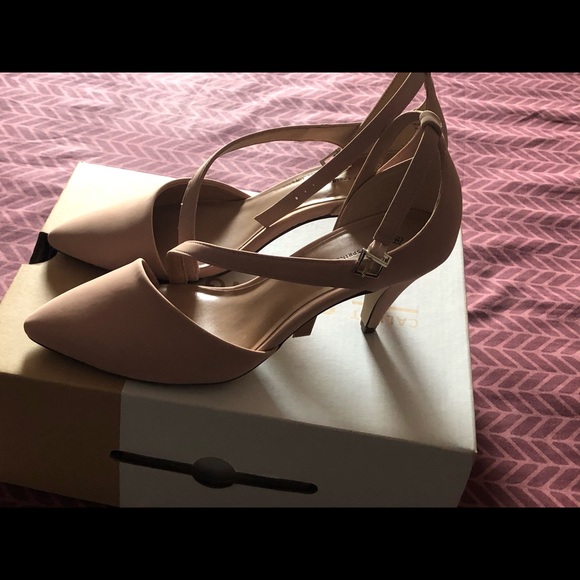 Size 8 - Picture 2 of 2